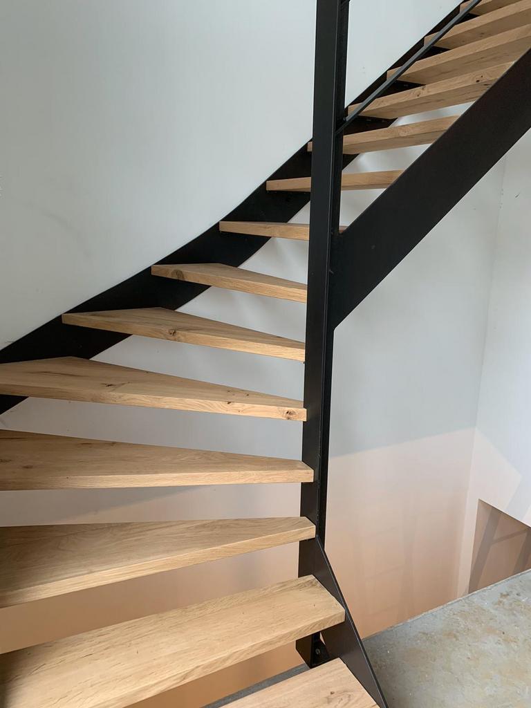 Nieuwe "Industriele" Stalen Trap op maat met Houten treden, Ophalen of Verzenden, Nieuw, Trap, 2 tot 4 meter