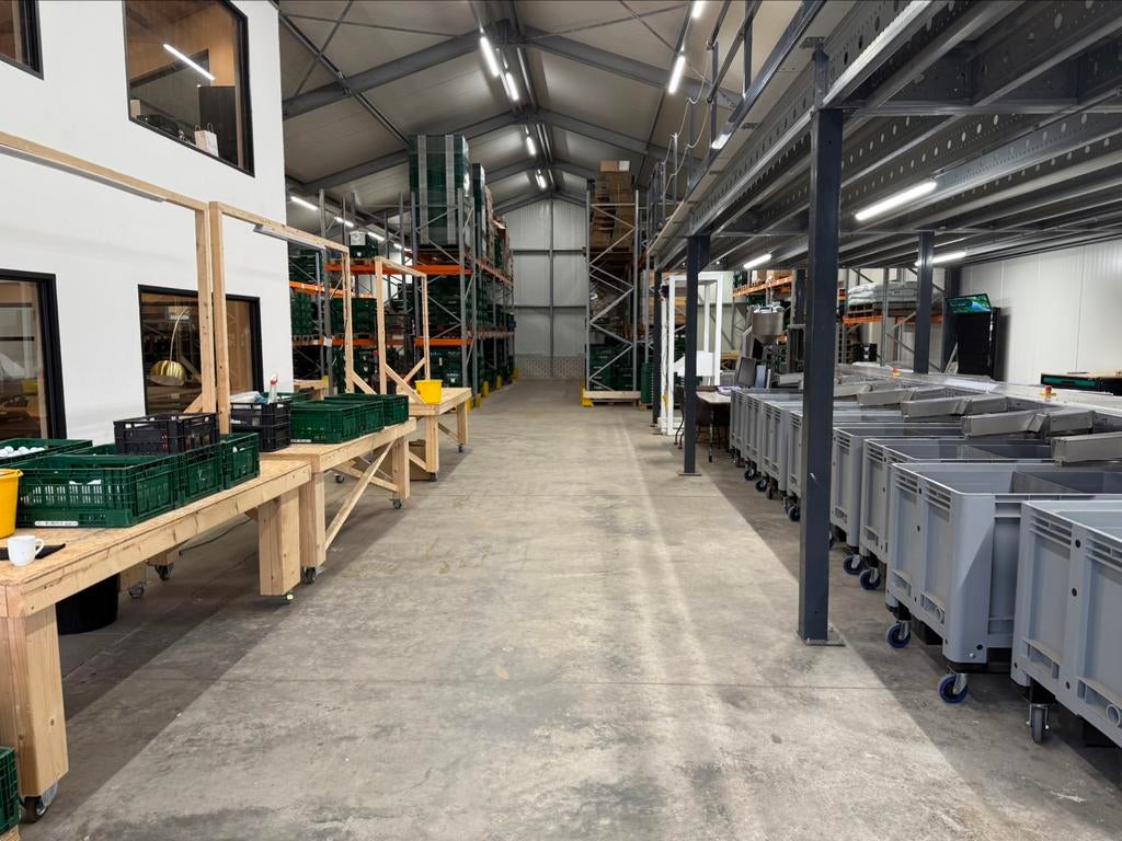 Binnenkort beschikbaar ruime loods met kantoor., 600 m², Huur, Bedrijfsruimte