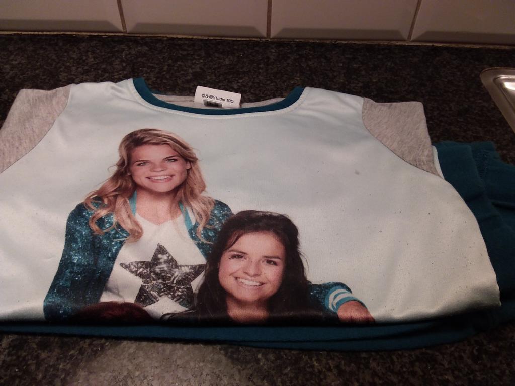 K3 pyama. Maat 128, Ophalen of Verzenden, Zo goed als nieuw, Meisje, Nacht- of Onderkleding