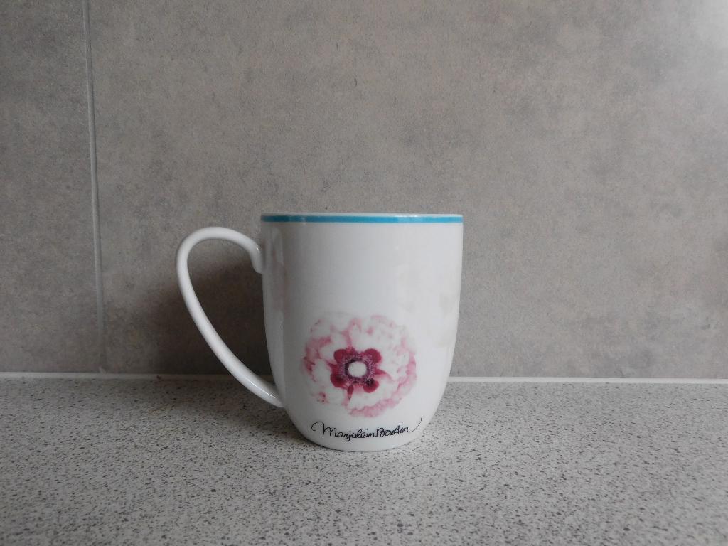 Mok 8,5x7 cm. Vingerhoedskruid Marjolein Bastin Hallmark, Ophalen of Verzenden, Zo goed als nieuw, Overige stijlen, Kop(pen) en/of Schotel(s)