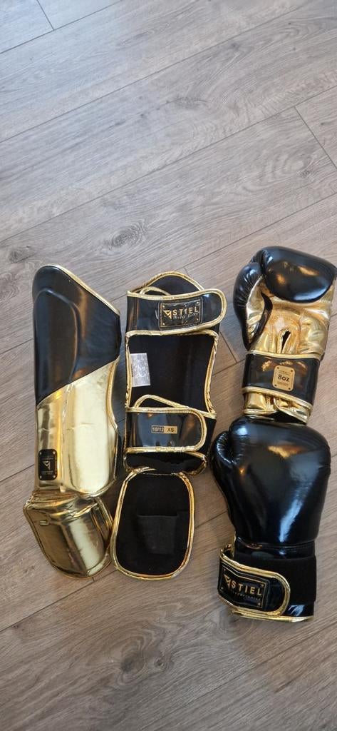 Gebruikte kickboks spullen - set, Gebruikt, Overige, Maat XS of kleiner, Vechtsportbescherming