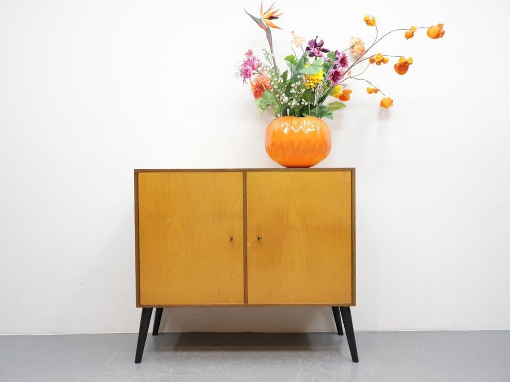Vintage dressoir | Jaren 60 | Schuine poten, Ophalen, Met deur(en), ., Vintage