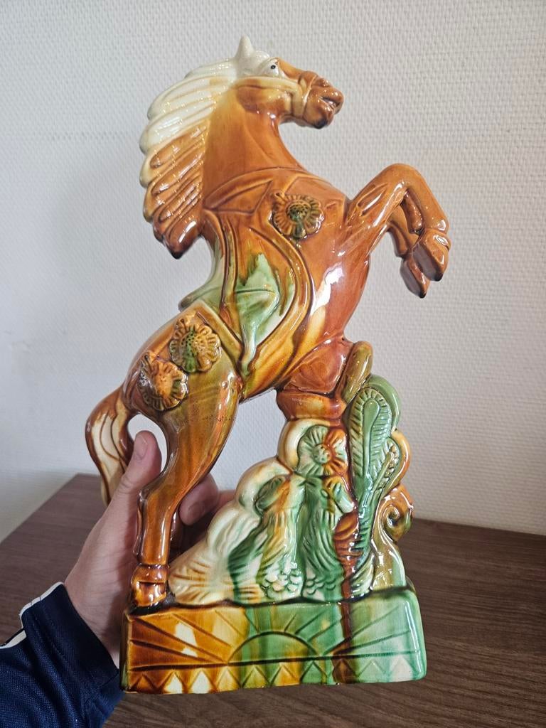Groot Chinees keramiek beeld van een paard Sancai stijl 40cm, Ophalen of Verzenden