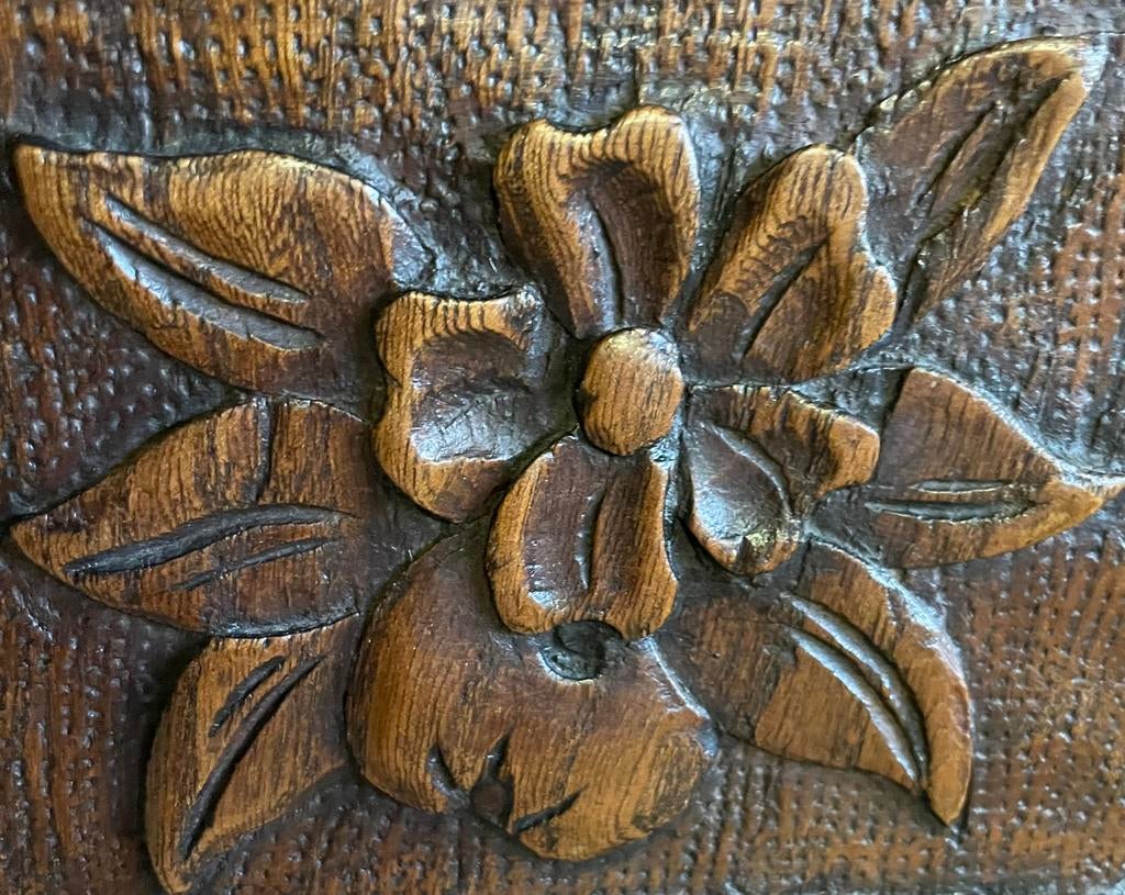 Oude vintage houten meidenkast met houtsnijwerk, Ophalen, Gebruikt