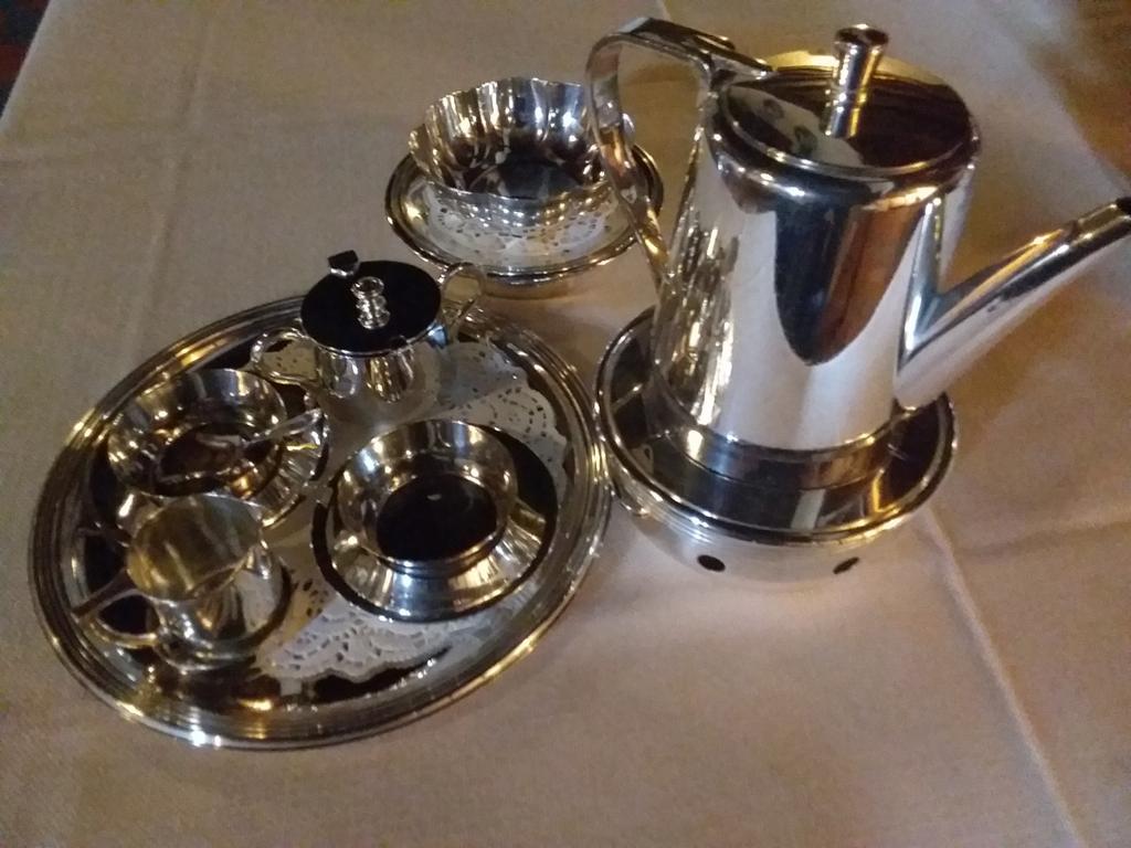 Verzilverd Koffieservies met Warmhouder, Ophalen