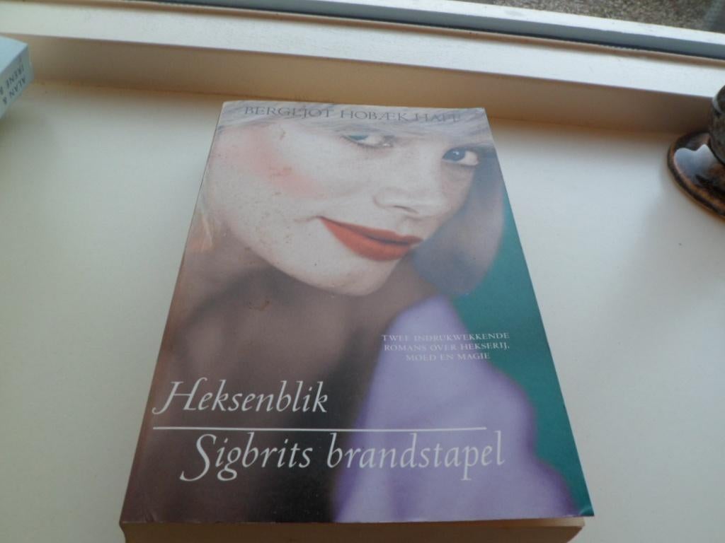 Heksenblik & Sigbrits Brandstapel -Bergljot Hobaek Haff, Ophalen of Verzenden, Zo goed als nieuw