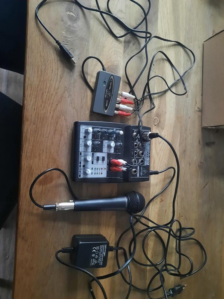 Behringer Xenyx 502 Mengpaneel + U-Control UCA200, Ophalen of Verzenden, Gebruikt, Minder dan 5 kanalen, Microfooningang