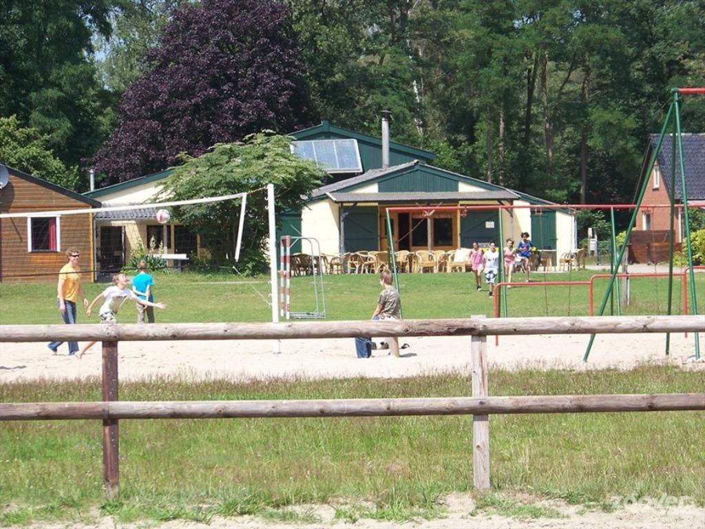 Vrienden, voetbalteam Groepsaccommodatie teamuitje studenten, Groepsaccommodatie, In bos, Open haard, Landelijk