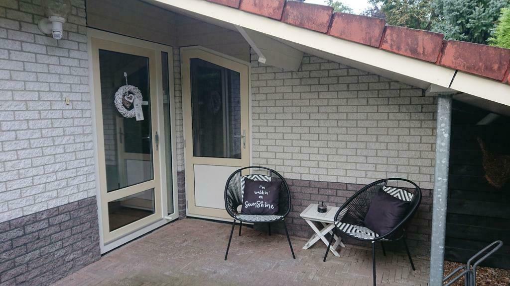 Foto 2 van teh.6pstenen Bungalow Met privé Sauna Putten op de Veluwe