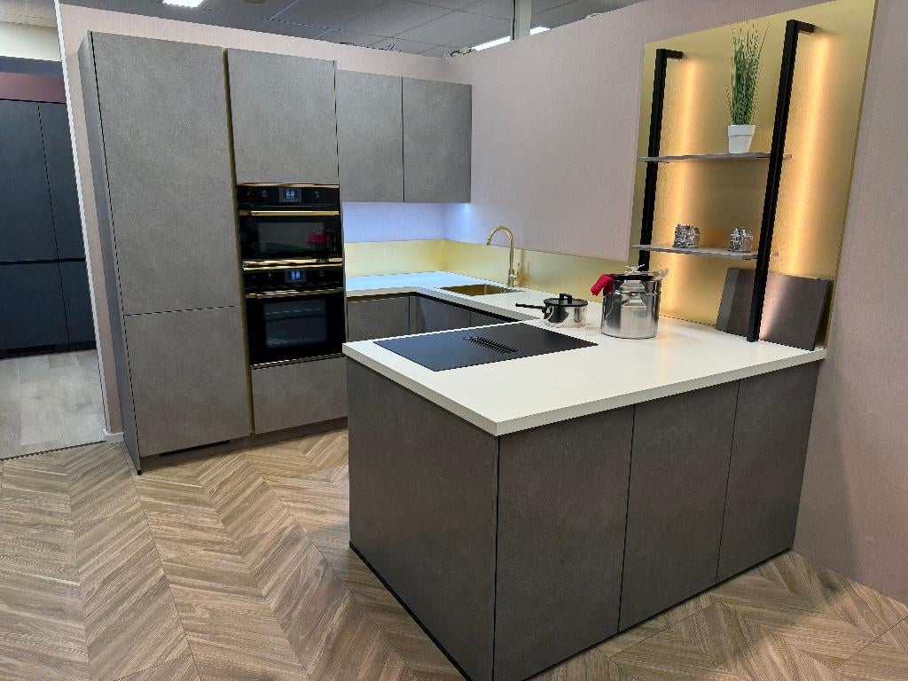 Complete showroom keuken te koop, Ophalen, U-keuken, Overige materialen, Bruin