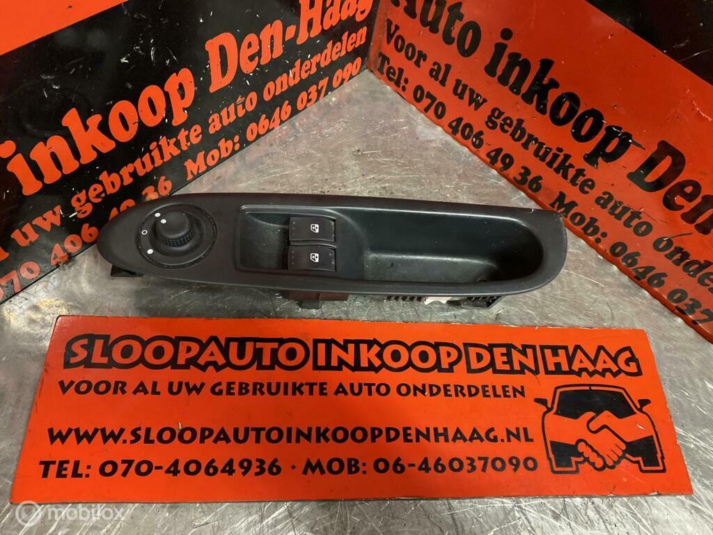 Renault Clio ('01-'05) Raamschakelaar Links - 8200084008, Auto-onderdelen, Dashboard en Schakelaars, Renault, Gebruikt, Ophalen of Verzenden