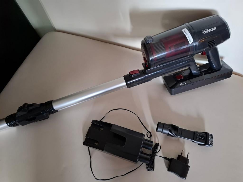 Tristar steelstofzuiger met reservoir., Ophalen, Gebruikt, Reservoir, Minder dan 1200 watt