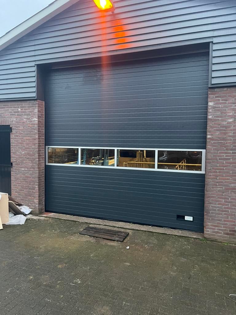 Alle maten nieuwe garagedeuren, roldeuren, bedrijfsdeuren NL, Doe-het-zelf en Verbouw, Ophalen of Verzenden, 120 cm of meer, 215 cm of meer
