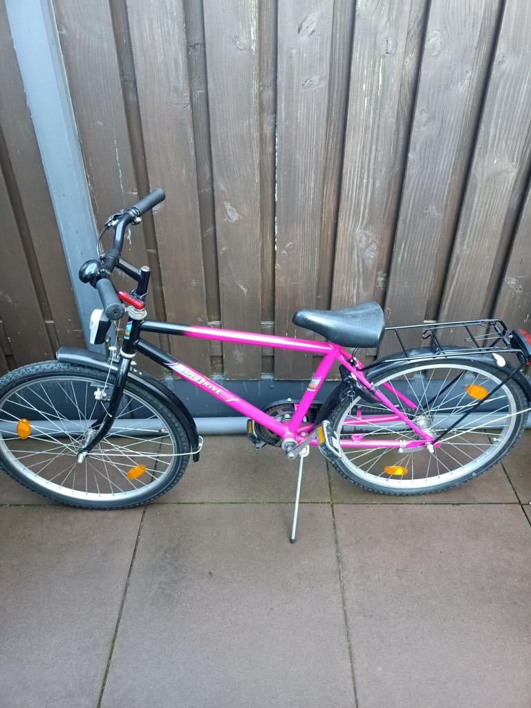 Zie foto met fiets jongen netjes en beetje rem, Fietsen en Brommers, Fietsen | Jongens, Ophalen of Verzenden