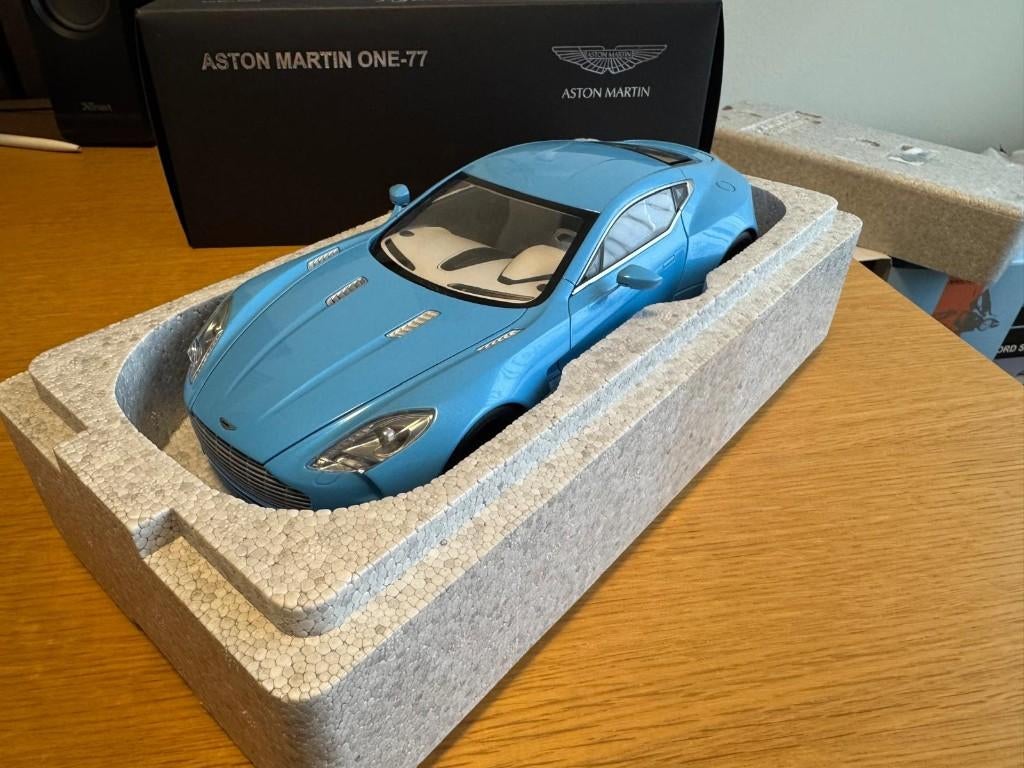 Aston Martin One 77 AutoArt Signature 1/18, Hobby en Vrije tijd, Modelauto's | 1:18, Ophalen of Verzenden, Zo goed als nieuw, Auto