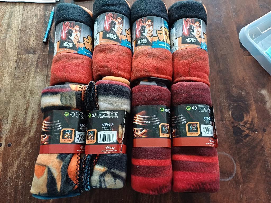 Disney Starwars 8 x fleece Dekens 100 x 150 cm NIEUW, Verzamelen, Ophalen of Verzenden, Overige figuren, Nieuw, Gebruiksvoorwerp