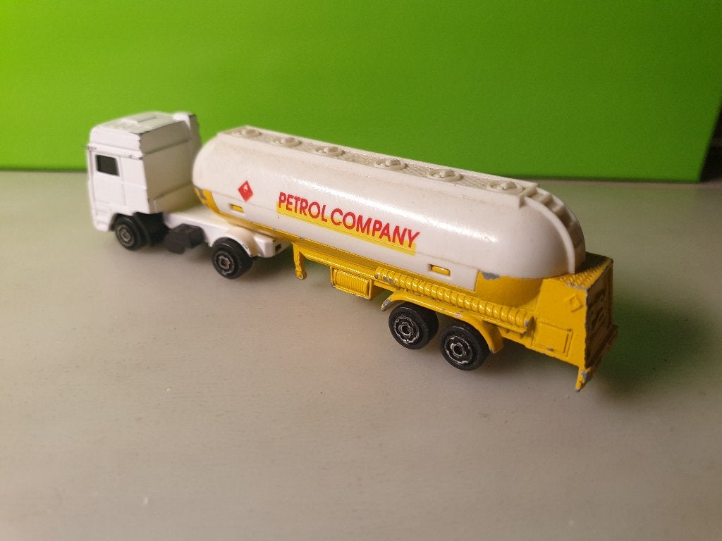 Majorette 355 - Volvo F16 Tanker Truck [wit] 1/100 2, Ophalen of Verzenden, Gebruikt, Bus of Vrachtwagen