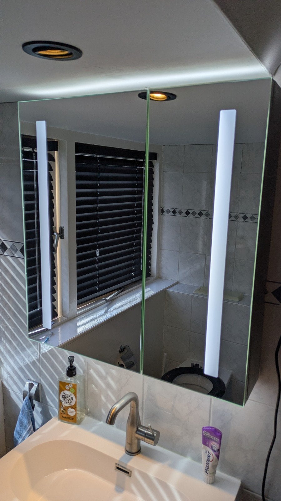 Luxe aluminium spiegelkast met verwarming en LED verlichting, Ophalen, Zo goed als nieuw, Spiegel/spiegelkast