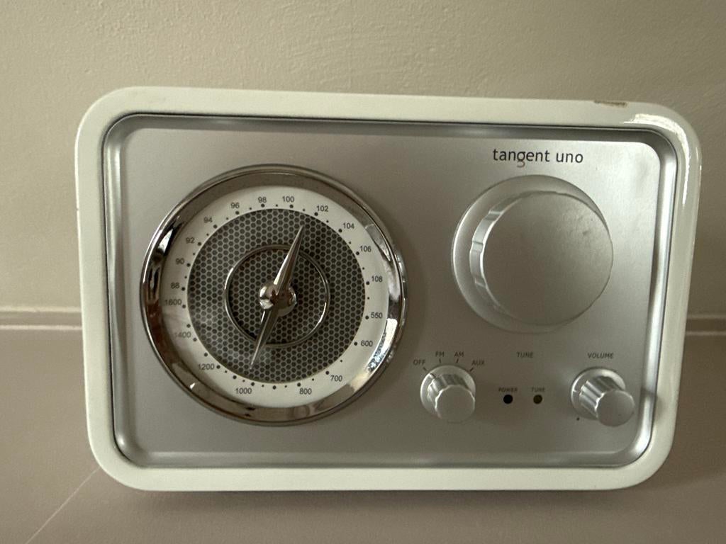 Tangent Uno Radio - Stijlvolle en Compacte AM/FM Radio, Ophalen of Verzenden, Zo goed als nieuw, Radio