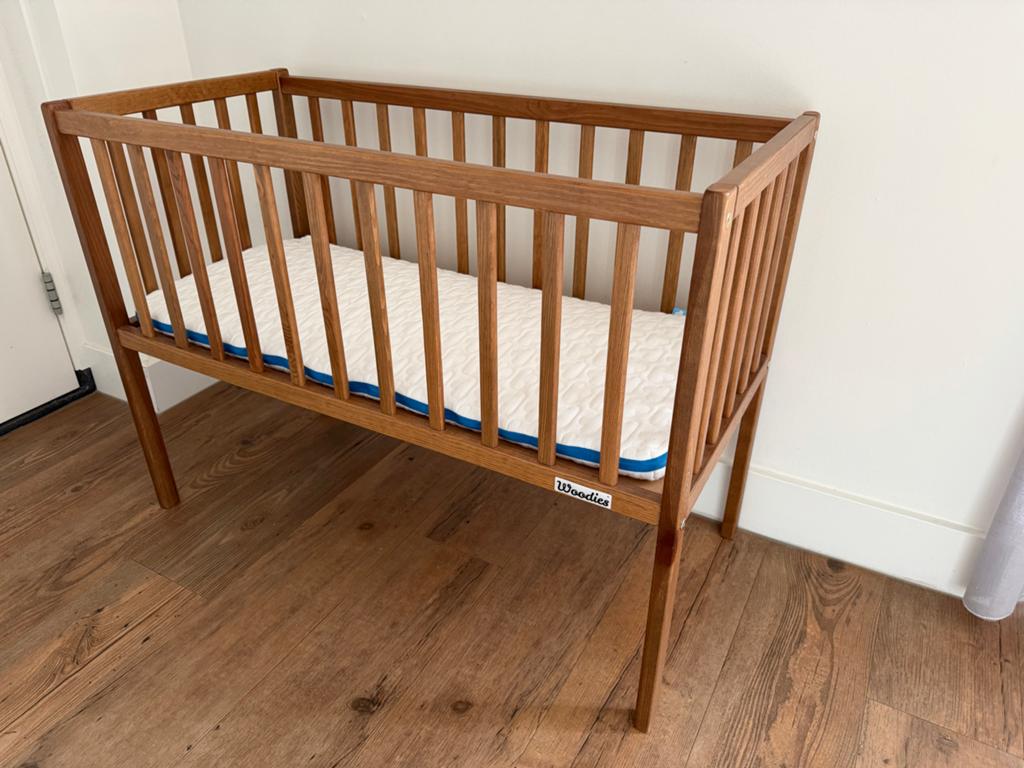 Woodies Wieg met Aerosleep Evolution Matras + topper, Kinderen en Baby's, Ophalen, Zo goed als nieuw, Wieg