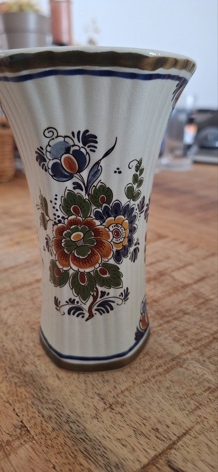 Delfts Polychroom Handwerk Vaasje - Uniek Bloemenmotief, Antiek en Kunst, Ophalen of Verzenden