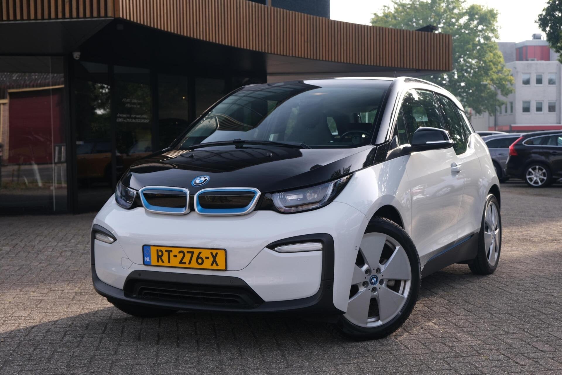 BMW i3 Basis iPerformance 94Ah 33 kWh|Rijklaar!|Camera|Stoel, Auto's, Automaat, Achterwielaandrijving, Gebruikt, 300 km
