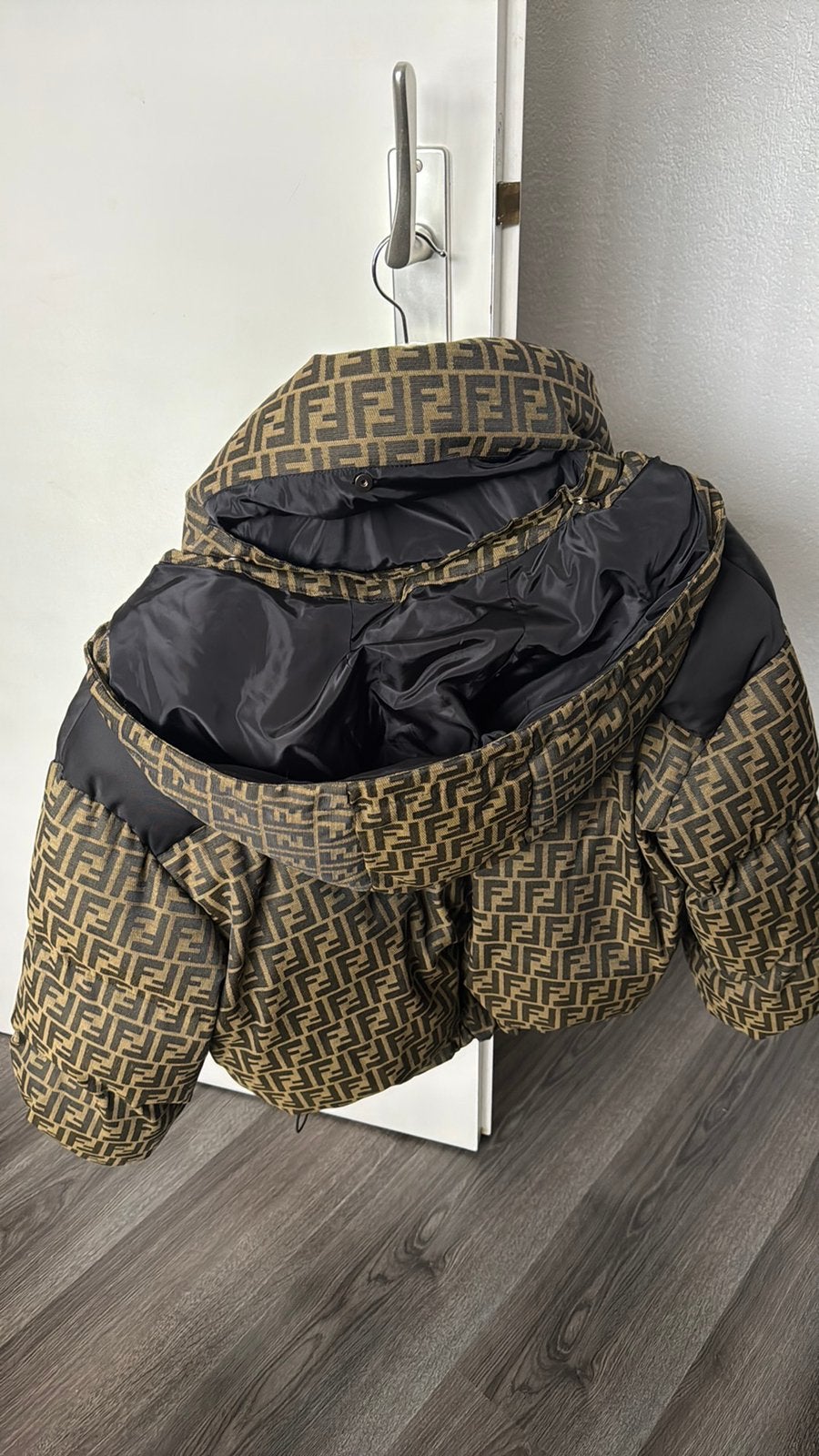 Winterjas Fendi, Ophalen, Zo goed als nieuw