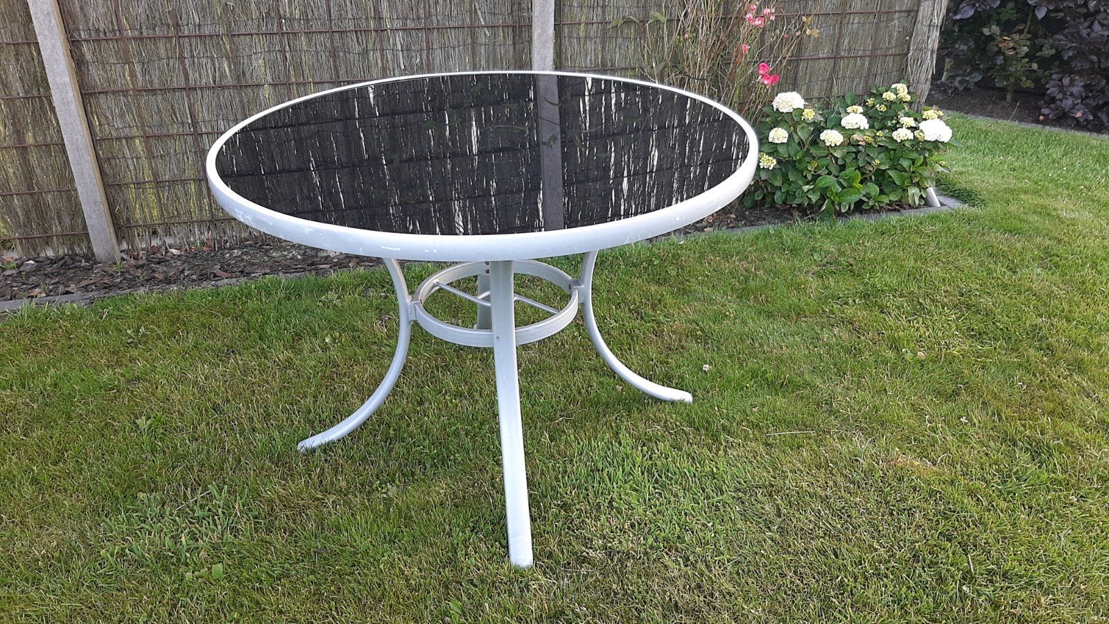 Mooie metalen tafel met glazen blad, Tuin en Terras, Ophalen, Gebruikt, Rond, Metaal
