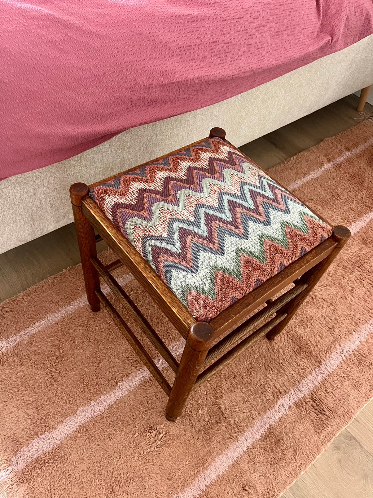 Vintage massief houten krukje “missoni look”  (optie v set), Ophalen, Zo goed als nieuw, Hout