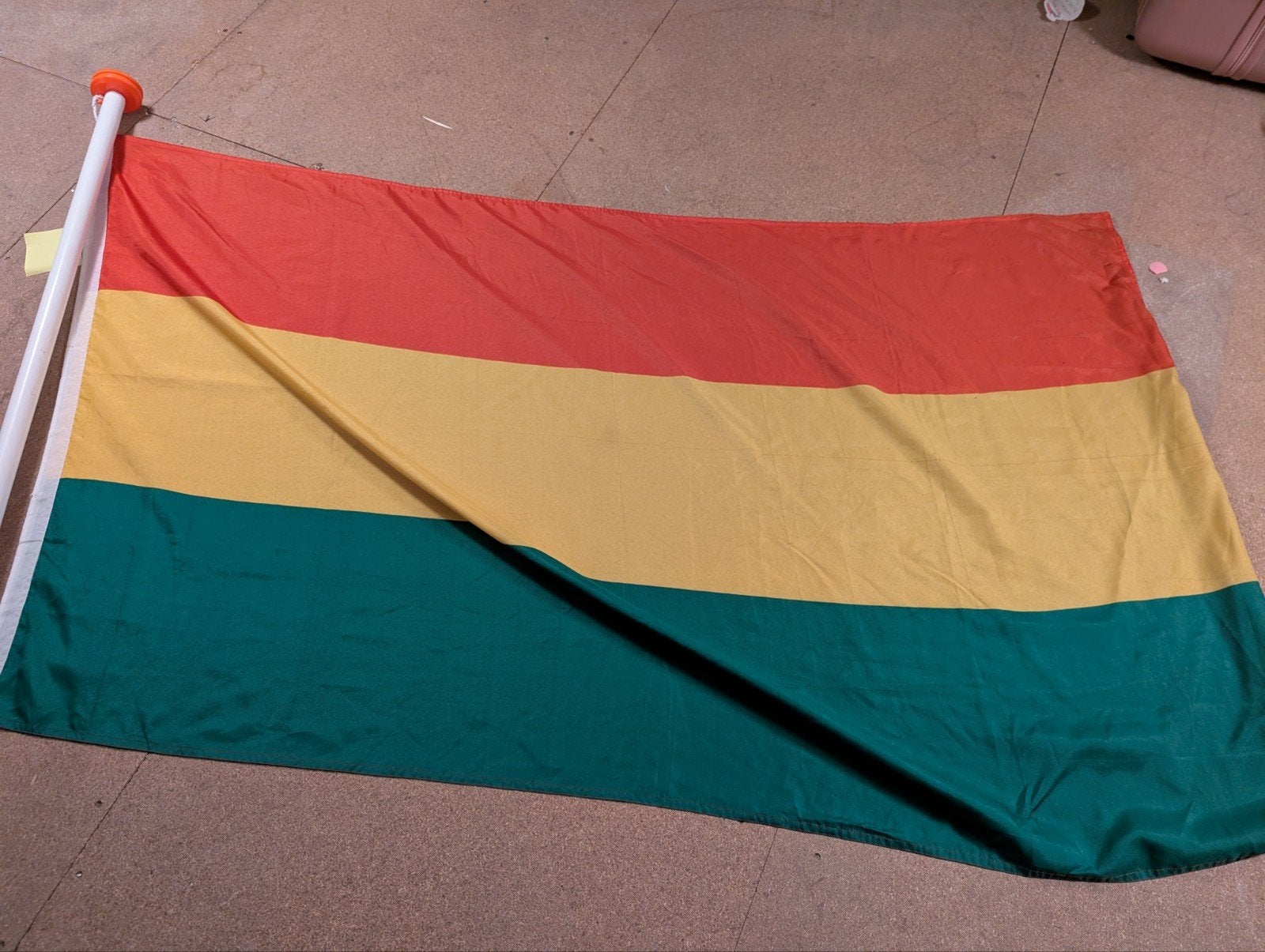 2 vlaggenmasten 2 Limburgse vlaggen en 1 NL vlag, Ophalen