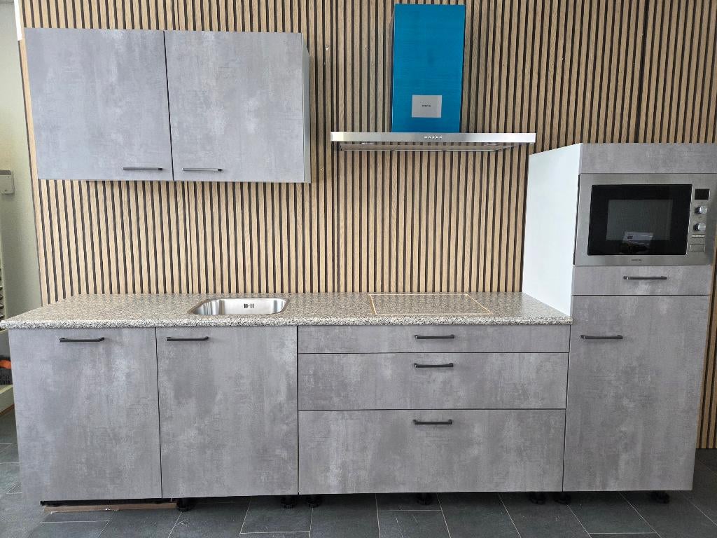 Q-Line ARTEGO Showroomkeuken 300 cm in SPOTPRIJS / INNOVARE, Huis en Inrichting, Keuken | Complete keukens, Nieuw, Enkelwandige keuken