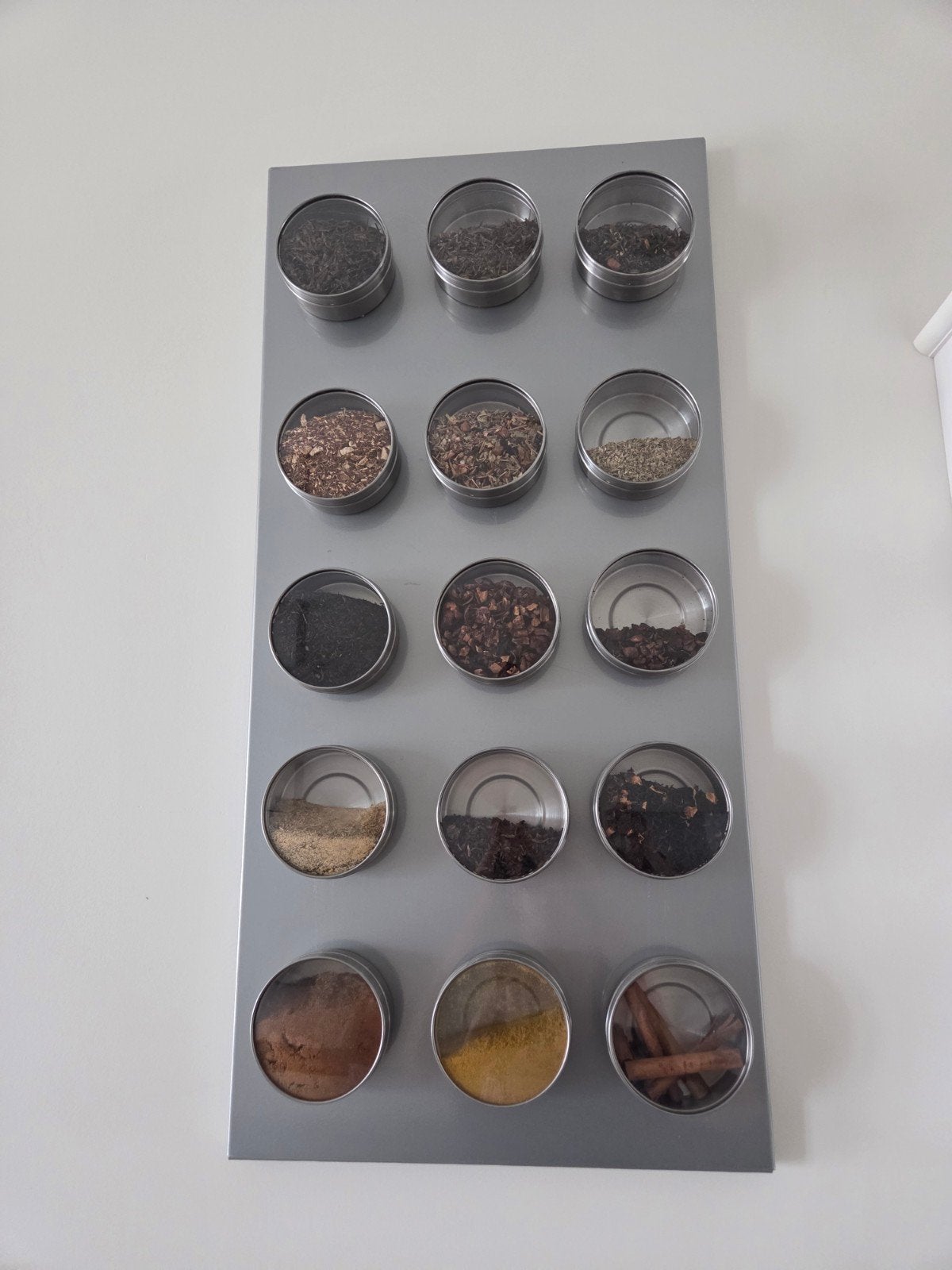 Ikea metalen plaat met magnetische kruidenpotjes, Ophalen of Verzenden, Gebruikt, IKEA