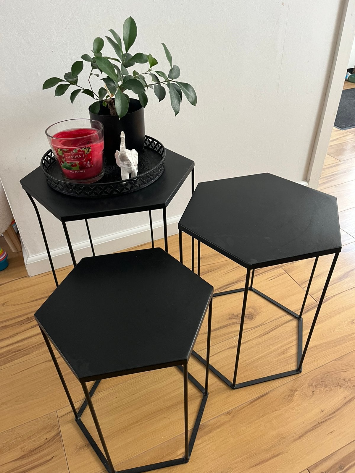 Zwart metalen bijzettafels, set van 3., Minder dan 55 cm, Metaal of Aluminium, Rond, Zo goed als nieuw
