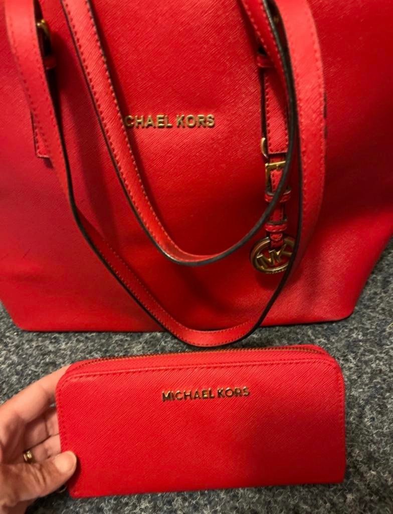 Michael Kors Dames Tas - Rode Shopper met Portemonnee, Sieraden, Tassen en Uiterlijk, Tassen | Damestassen, Ophalen of Verzenden