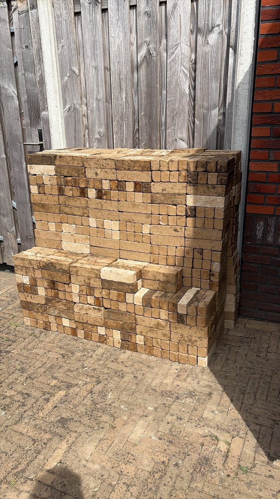 Partij straatstenen waalformaat (ca. 1100 stuks + restjes), Tuin en Terras, Tegels en Klinkers, Ophalen, Gebruikt, Beton, Klinkers