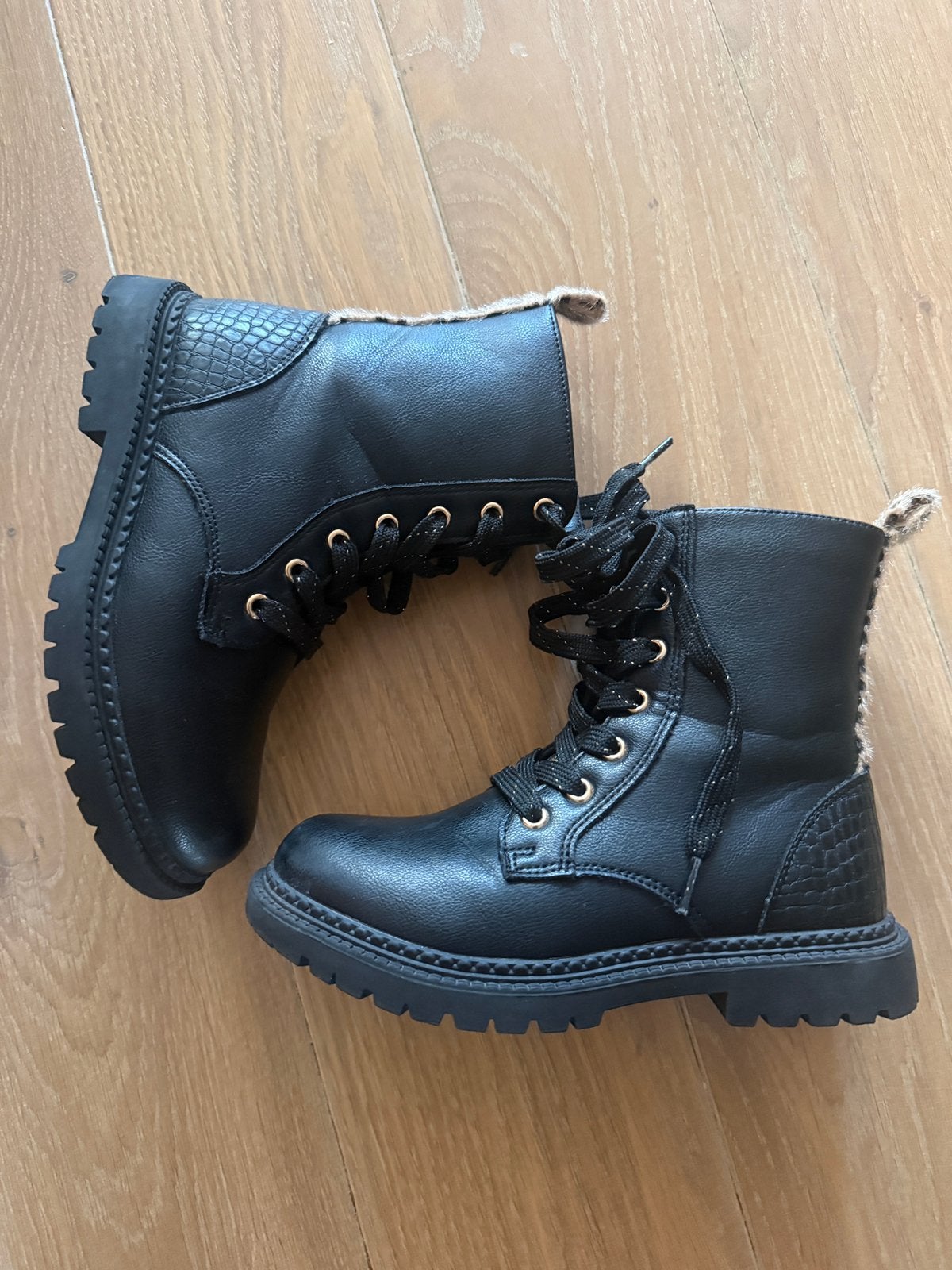 Meisjes veterlaars zwart  *nieuw* maat 31, Ophalen of Verzenden, Zo goed als nieuw, Meisje, Laarzen