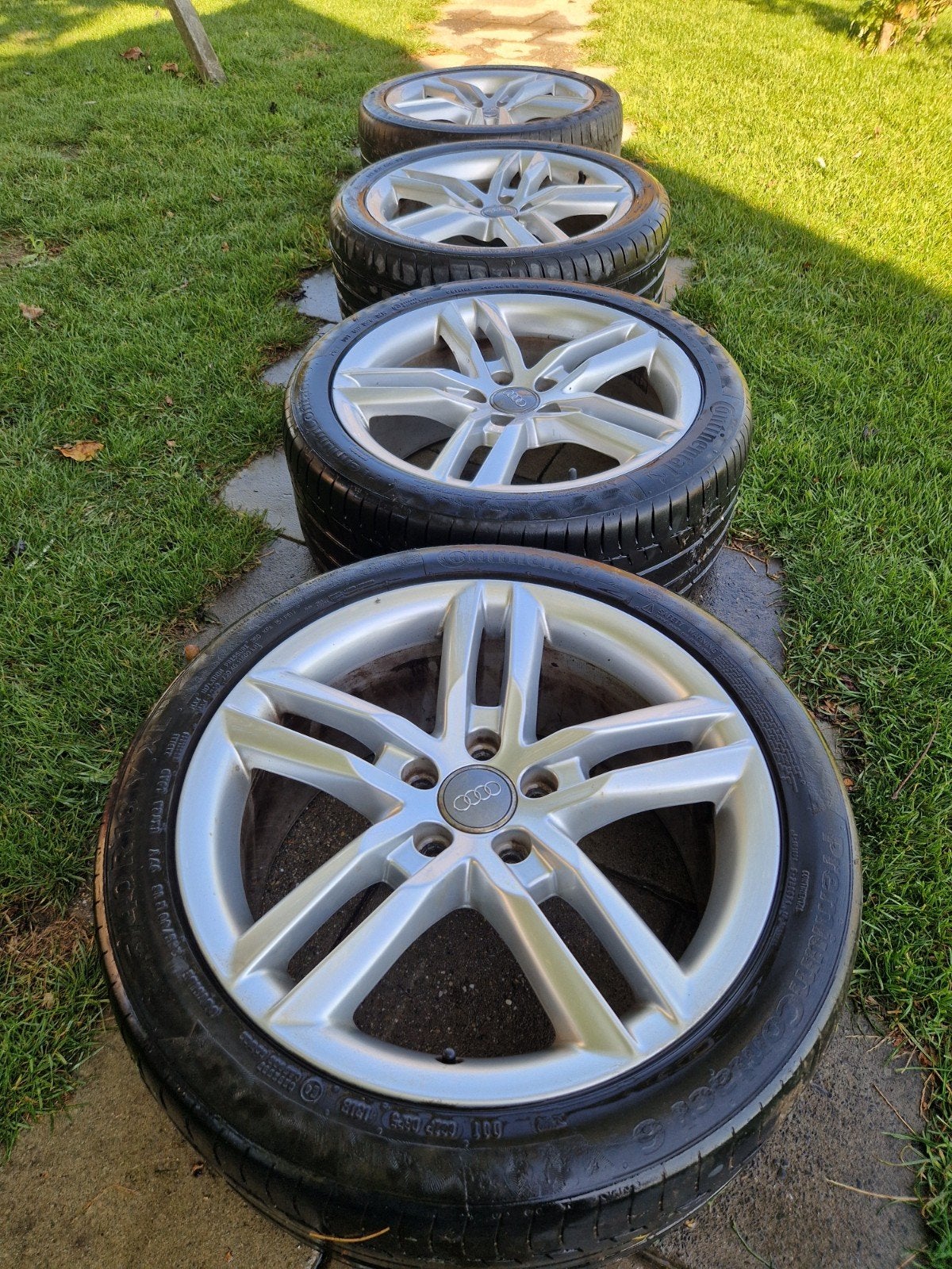 Foto 2 van Audi a4 B8 velgen met zomerbanden - 245/40R18