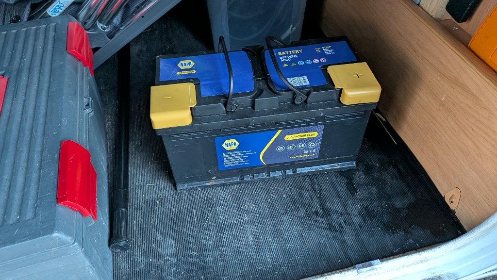 Bijna nieuwe NAPA accu 100Ah 12V - Slechts 60KM gebruikt, Gebruikt, Universele onderdelen