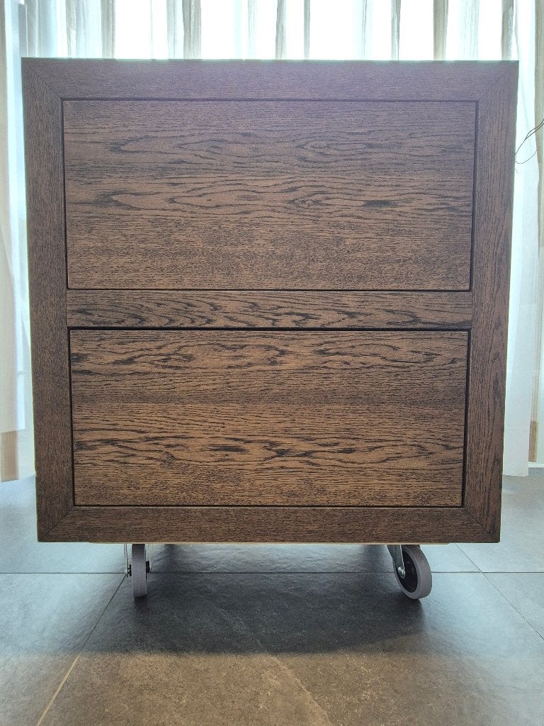 Twee walnootkleurige nachtkasten met soft-close laden, Ophalen, 55 tot 70 cm, Hout, 65 cm of meer
