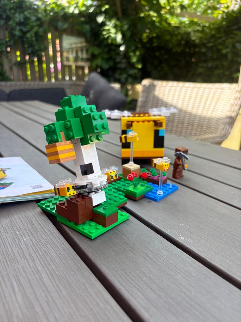 Te koop: Lego Minecraft Bijenhuisje 21241, Minecraft, Lego, Ophalen of Verzenden, Zo goed als nieuw
