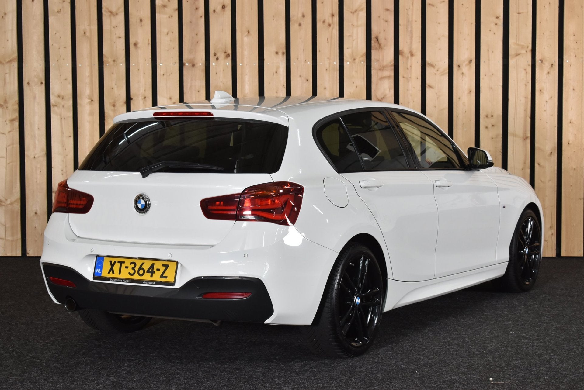 BMW 1-serie 118i Executive M Sport 107dkm Leer LED Automaat, Auto's, Gebruikt, Wit, Bedrijf, 650 kg