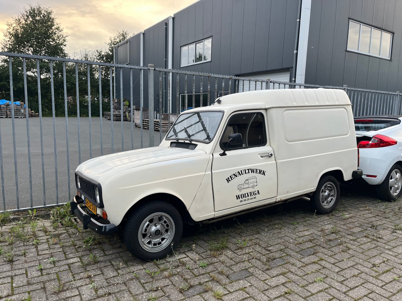 Renault R4 1300 cc F6 Bestel 1984 lpg, Auto's, Voorwielaandrijving, Stof, Overige carrosserieën, Renault