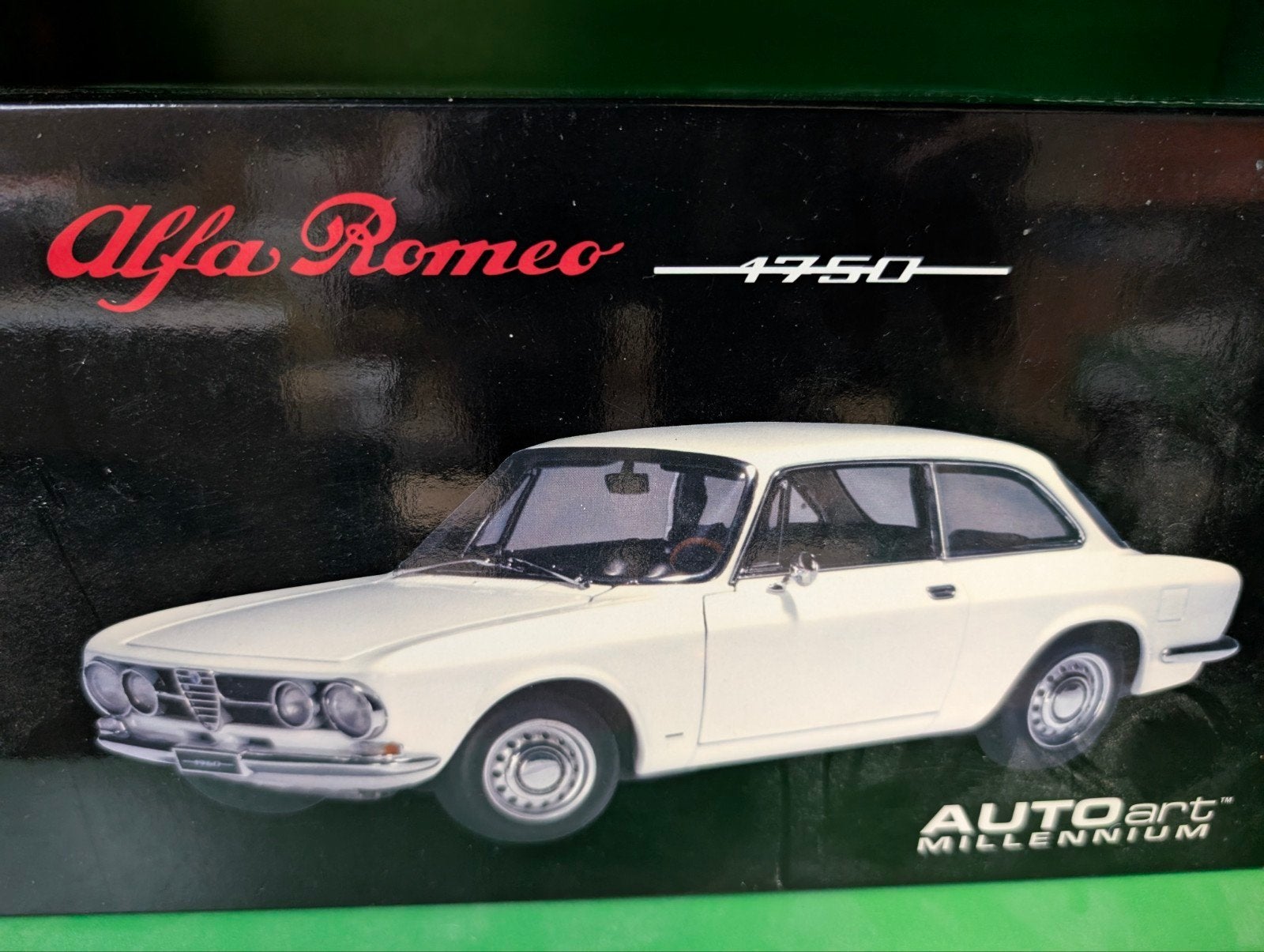 AutoArt Millennium witte Alfa Romeo 1750 GTV Modelauto, Ophalen of Verzenden, Nieuw, Auto