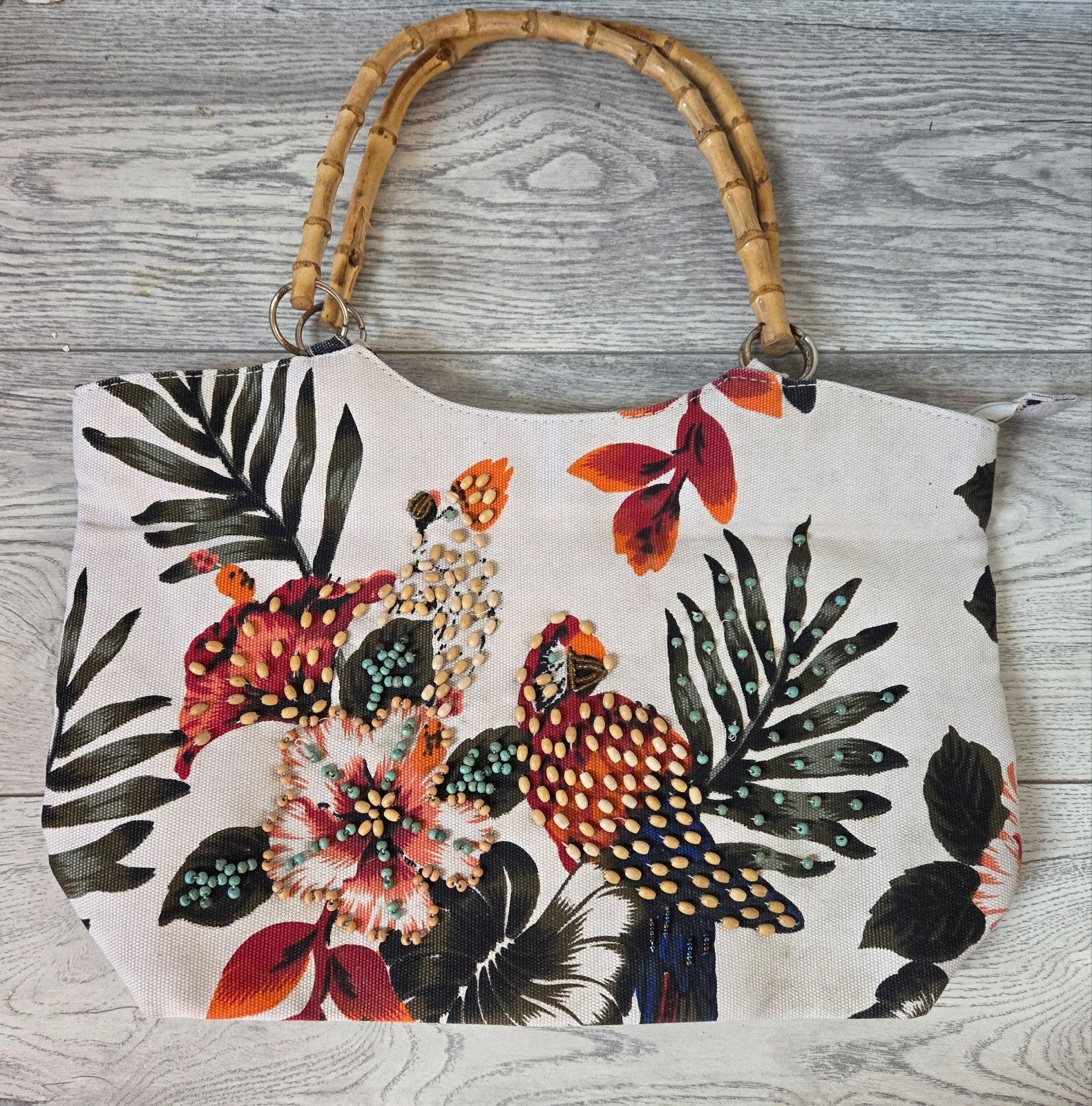 Zomerse tas met bamboe handvatten en papegaaienprint, Sieraden, Tassen en Uiterlijk, Tassen | Damestassen, Ophalen of Verzenden