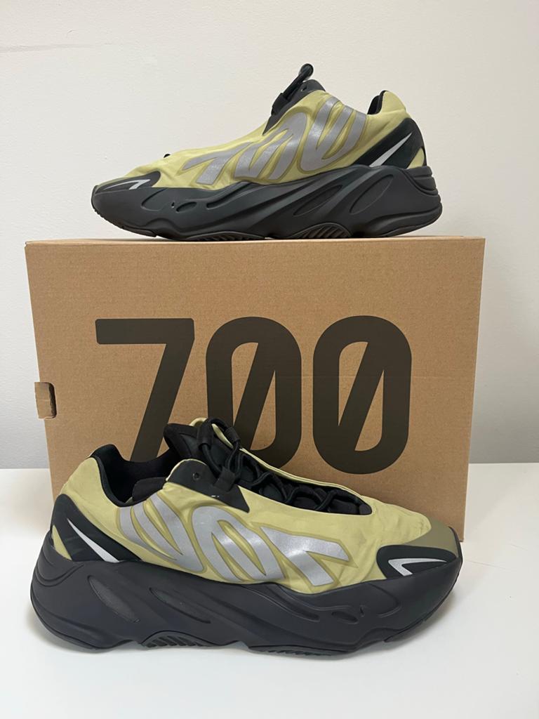 Yeezy 700 MNVN Resin - Maat 42 - Gedragen, Overige kleuren, Ophalen of Verzenden, Sneakers of Gympen, Gedragen