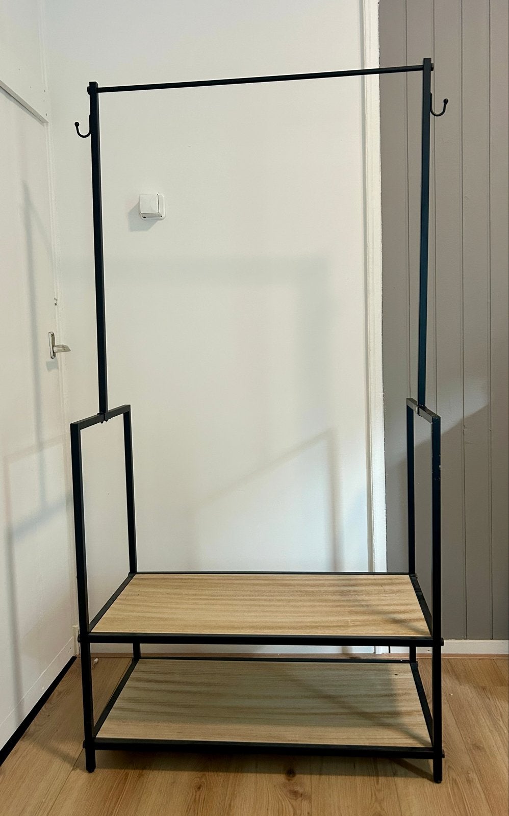 Kledingrek met houten planken en haken, Ophalen, Zo goed als nieuw