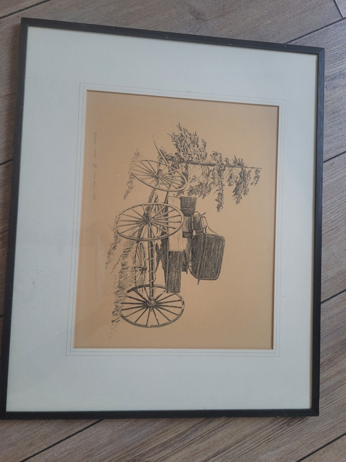 Gebroken Wagenwielen - Tekening van Nick Prins (1978), Ophalen, Tekening, Potloodtekening, Genummerd