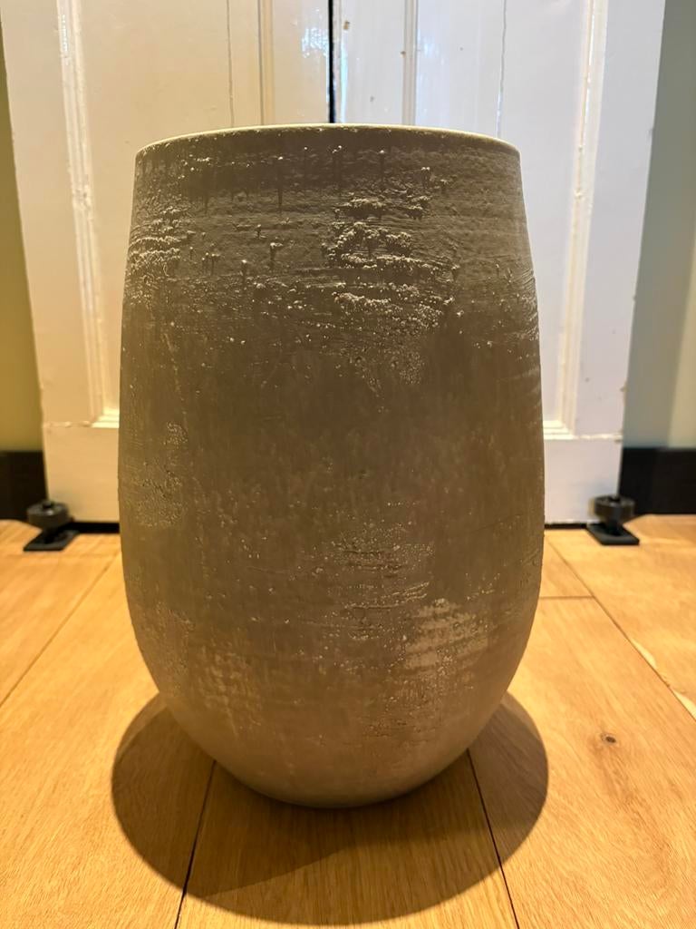 Hoge stenen kruik pot 40 cm, Huis en Inrichting, Woonaccessoires | Vazen, Ophalen, Steen, Overige kleuren, Zo goed als nieuw