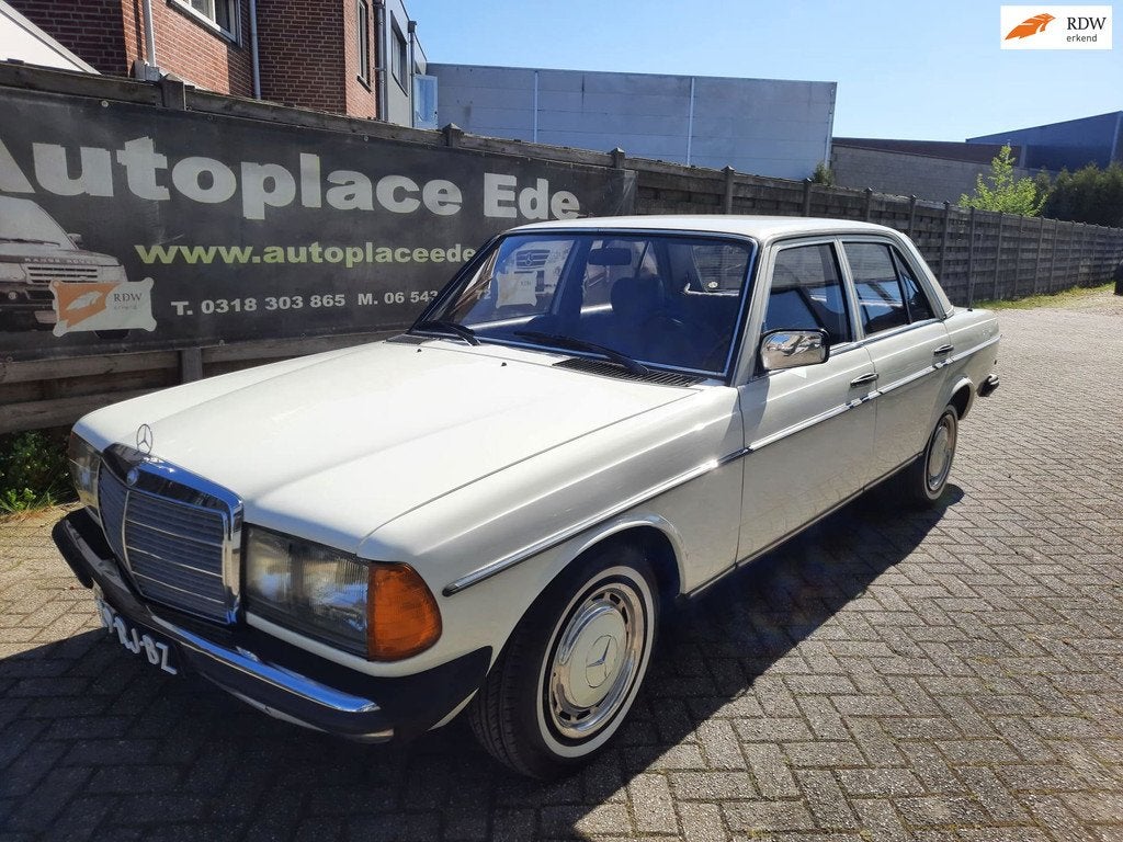 Mercedes-Benz 200-280 (W123) 200 D NIEUW STAAT, Automaat, Achterwielaandrijving, Gebruikt, 60 pk