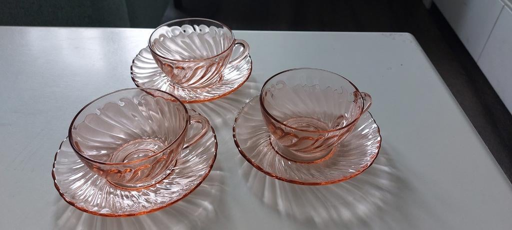 Arcoroc France Rosaline theekopjes theekopje met schoteltjes, Huis en Inrichting, Glas of Glazen, Ophalen of Verzenden, Overige stijlen